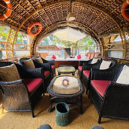 Marvel Cruise Otel Alappuzha Dış mekan fotoğraf