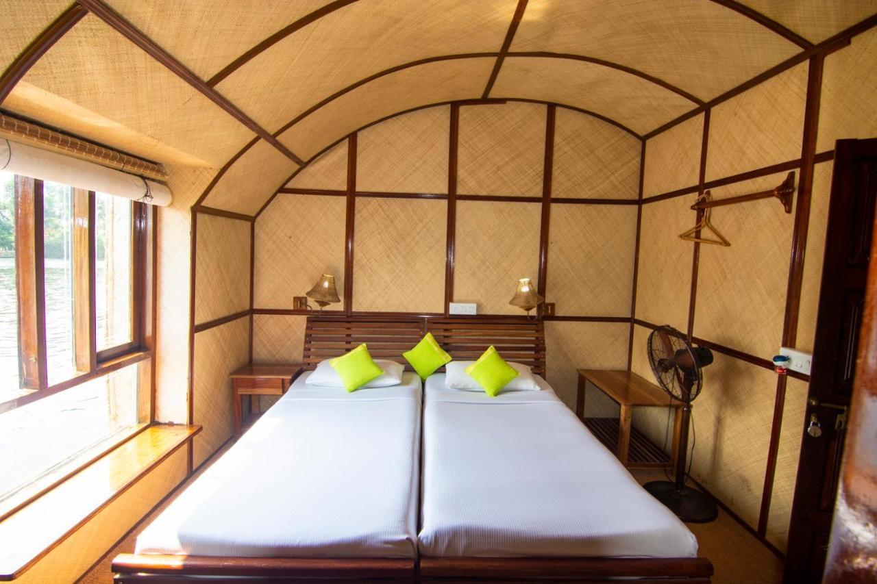 Marvel Cruise Otel Alappuzha Dış mekan fotoğraf