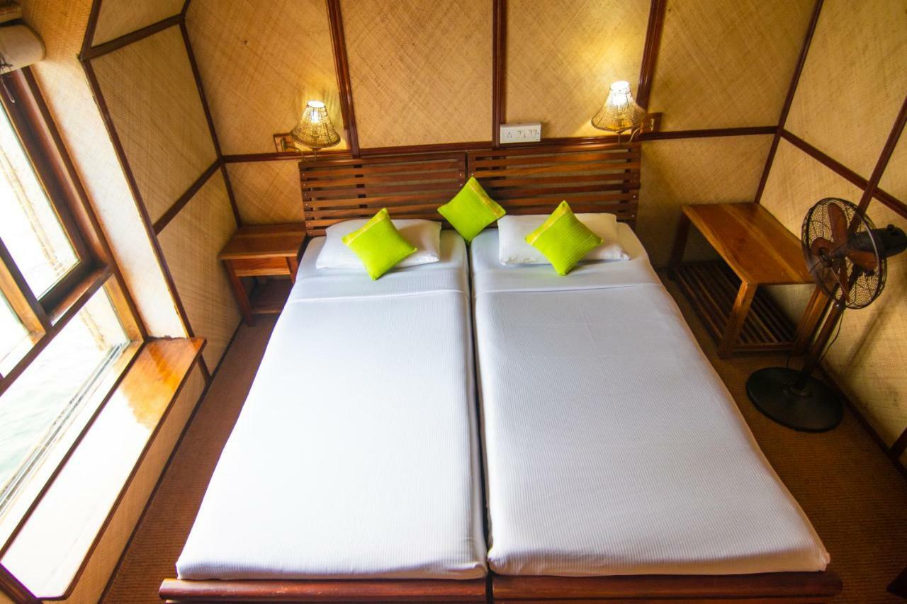 Marvel Cruise Otel Alappuzha Dış mekan fotoğraf