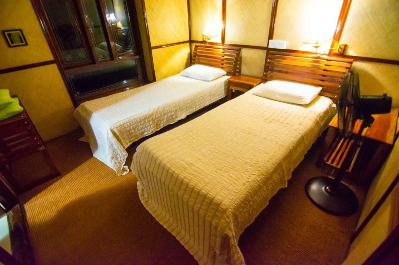 Marvel Cruise Otel Alappuzha Dış mekan fotoğraf